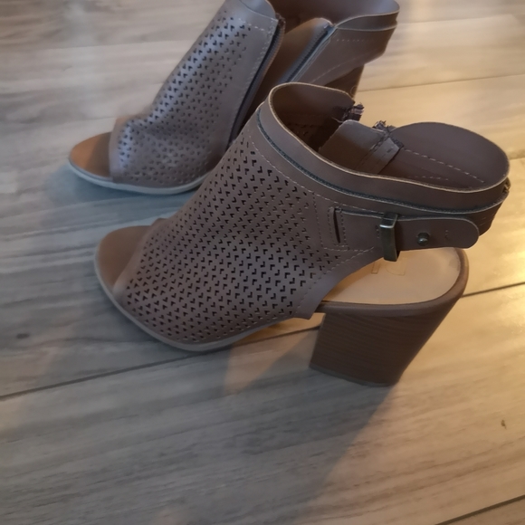 DLG Peep-toed summer heel - Picture 1 of 2